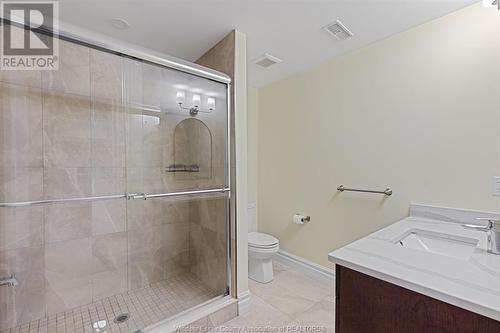 517 Veneto Street, Lakeshore, ON - Indoor Photo Showing Bathroom