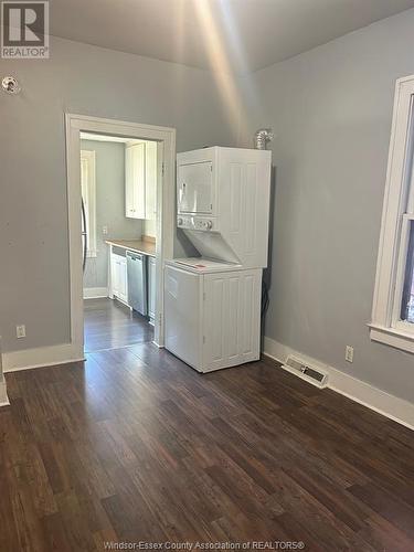 220 Mcewan, Windsor, ON - Indoor Photo Showing Laundry Room