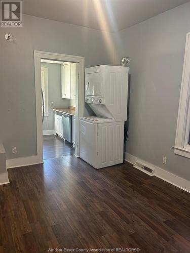 220 Mcewan, Windsor, ON - Indoor Photo Showing Laundry Room