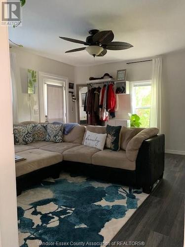 319 Lindsley Street, Dresden, ON - Indoor Photo Showing Living Room