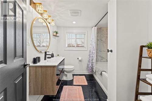 13028 Tecumseh Road East, Tecumseh, ON - Indoor Photo Showing Bathroom