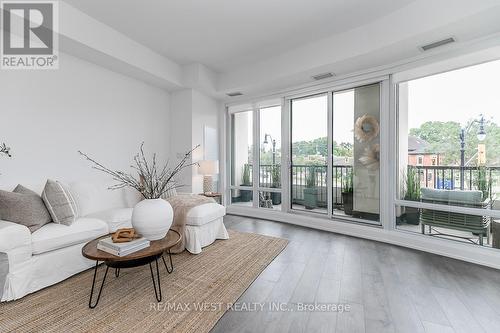 212 - 1 Hume Street, Collingwood, ON - Indoor Photo Showing Living Room