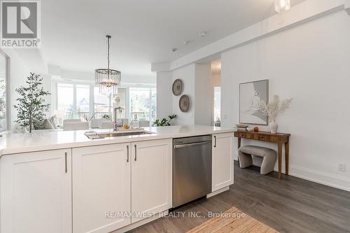 212 - 1 Hume Street, Collingwood, ON - Indoor Photo Showing Kitchen