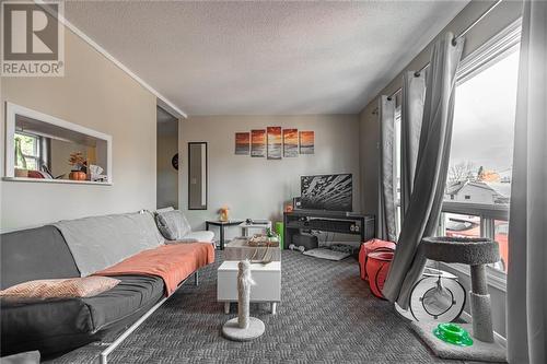 632 First Avenue, Pembroke, ON - Indoor Photo Showing Living Room