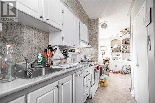 632 First Avenue, Pembroke, ON - Indoor Photo Showing Kitchen