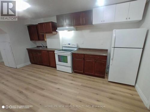 Lower - 5975 Leeside Crescent, Mississauga, ON - Indoor Photo Showing Kitchen