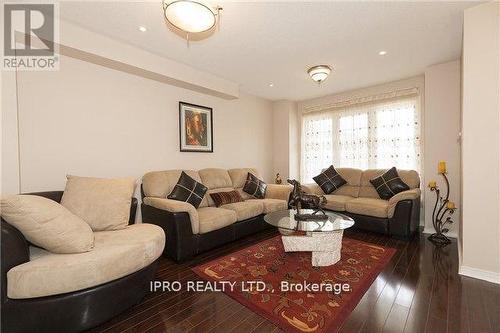 5458 Longford Drive, Mississauga, ON - Indoor Photo Showing Living Room