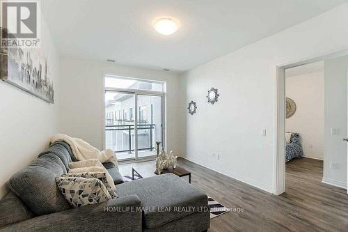 429 - 95 Dundas Street E, Oakville, ON - Indoor Photo Showing Living Room