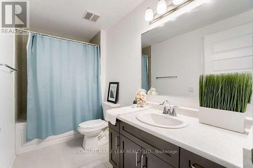 429 - 95 Dundas Street E, Oakville, ON - Indoor Photo Showing Bathroom