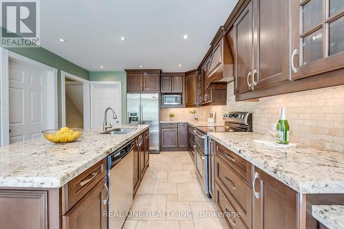 1312 Fieldcrest Lane, Oakville, ON - Indoor Photo Showing Kitchen With Double Sink With Upgraded Kitchen