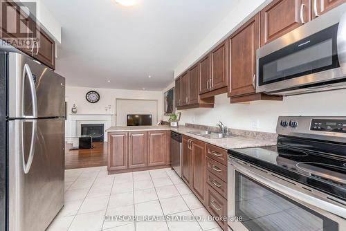 85 - 1000 Asleton Boulevard, Milton, ON - Indoor Photo Showing Kitchen With Double Sink