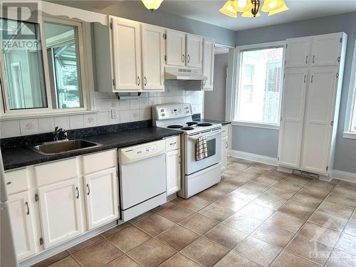 1993 Naples Avenue, Ottawa, ON - Indoor Photo Showing Kitchen