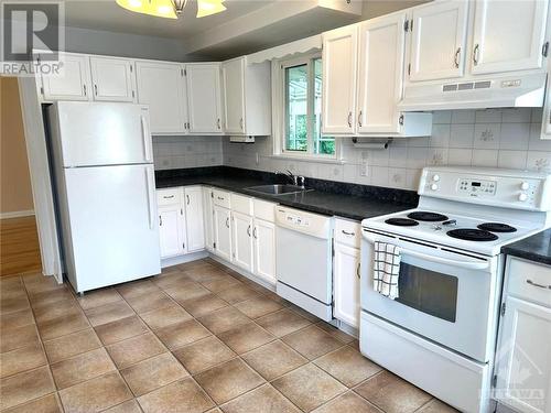 1993 Naples Avenue, Ottawa, ON - Indoor Photo Showing Kitchen