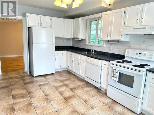 1993 Naples Avenue, Ottawa, ON - Indoor Photo Showing Kitchen With Double Sink