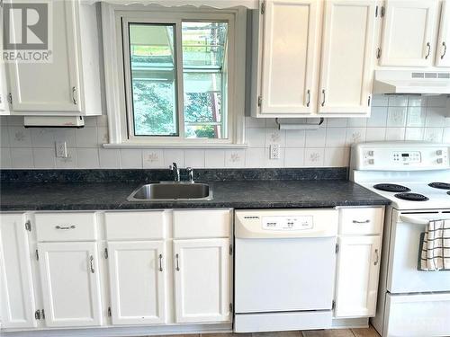 1993 Naples Avenue, Ottawa, ON - Indoor Photo Showing Kitchen