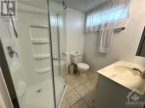 1993 Naples Avenue, Ottawa, ON - Indoor Photo Showing Bathroom