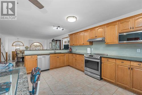 4272 Patrick Avenue, Windsor, ON - Indoor Photo Showing Kitchen