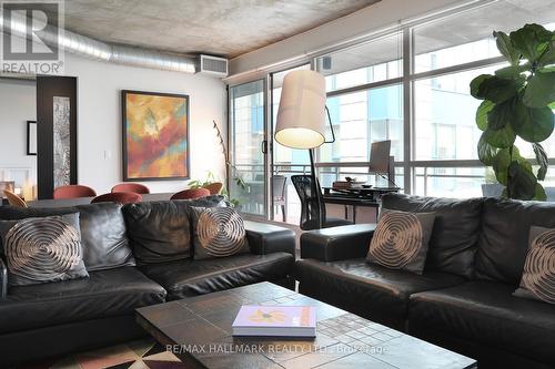 703 - 42 Camden Street, Toronto, ON - Indoor Photo Showing Living Room