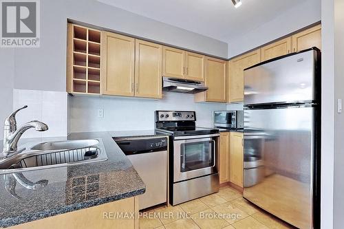 2811 - 210 Victoria Street, Toronto, ON - Indoor Photo Showing Kitchen