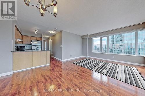 2811 - 210 Victoria Street, Toronto, ON - Indoor Photo Showing Kitchen