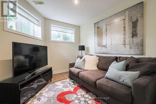 209C Randolph Road, Toronto, ON - Indoor Photo Showing Living Room