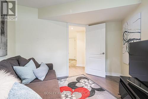 209C Randolph Road, Toronto, ON - Indoor Photo Showing Living Room