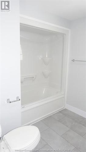 131 Alma Unit# A & B, Amherstburg, ON - Indoor Photo Showing Bathroom