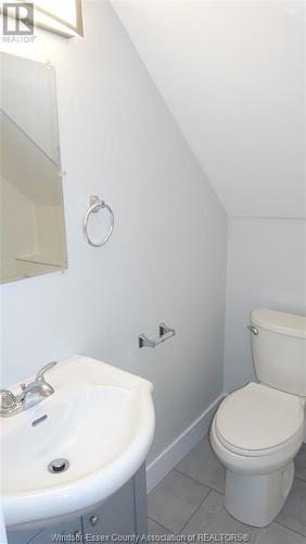 131 Alma Unit# A & B, Amherstburg, ON - Indoor Photo Showing Bathroom