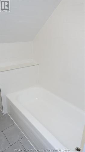 131 Alma Unit# A & B, Amherstburg, ON - Indoor Photo Showing Bathroom