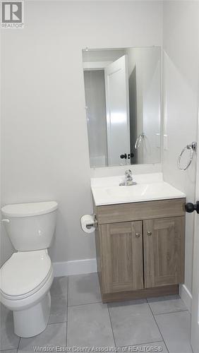 131 Alma Unit# A & B, Amherstburg, ON - Indoor Photo Showing Bathroom