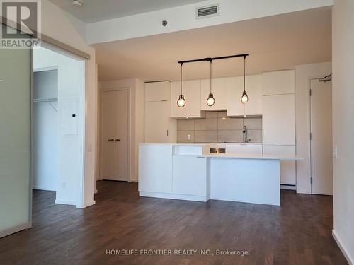 1111 - 5 St Joseph Street, Toronto, ON - Indoor Photo Showing Kitchen