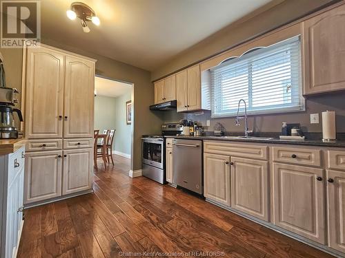 56 Collegiate Drive, Chatham, ON - Indoor Photo Showing Kitchen