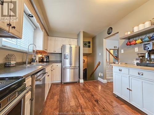 56 Collegiate Drive, Chatham, ON - Indoor Photo Showing Kitchen