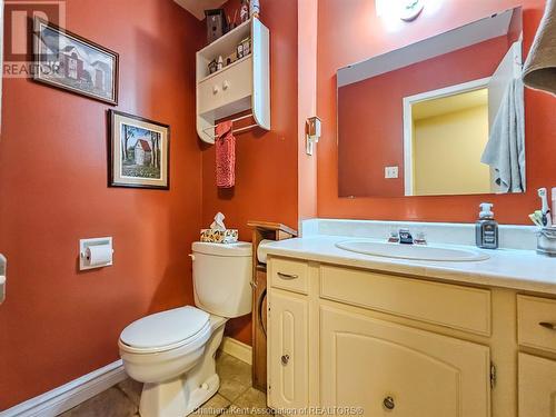 56 Collegiate Drive, Chatham, ON - Indoor Photo Showing Bathroom