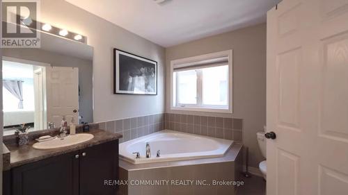 63 Buxton Lane, Clarington, ON - Indoor Photo Showing Bathroom