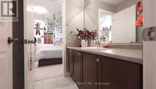 63 Buxton Lane, Clarington, ON - Indoor Photo Showing Bathroom