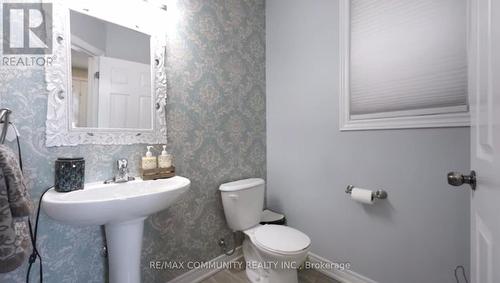 63 Buxton Lane, Clarington, ON - Indoor Photo Showing Bathroom