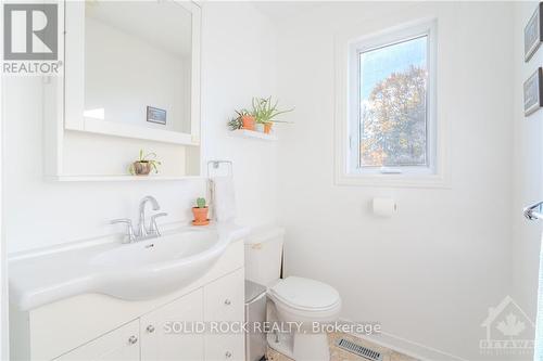 49 Tyndall Street, Ottawa, ON - Indoor Photo Showing Bathroom