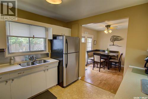 1114 13Th Avenue Nw, Moose Jaw, SK - Indoor Photo Showing Kitchen With Double Sink