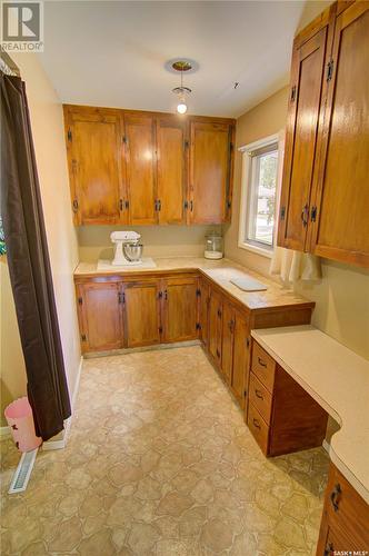 1114 13Th Avenue Nw, Moose Jaw, SK - Indoor Photo Showing Kitchen