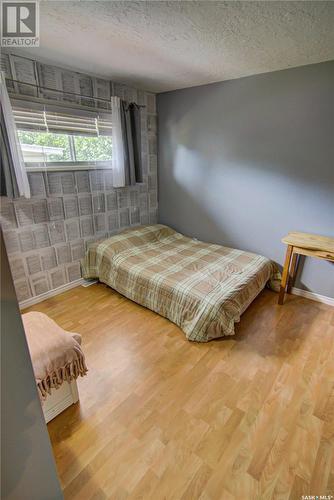 1114 13Th Avenue Nw, Moose Jaw, SK - Indoor Photo Showing Bedroom