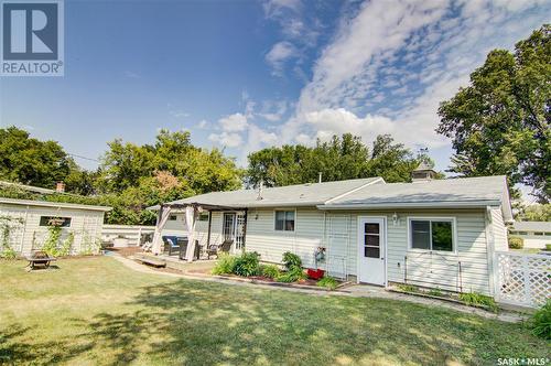 1114 13Th Avenue Nw, Moose Jaw, SK - Outdoor