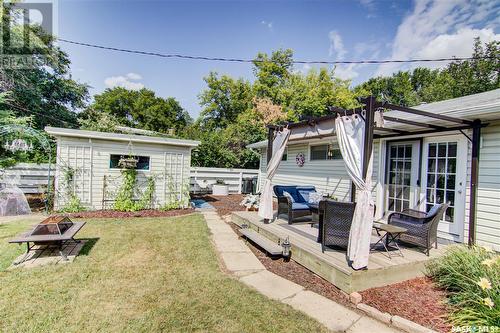 1114 13Th Avenue Nw, Moose Jaw, SK - Outdoor