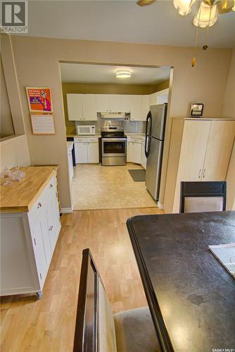 1114 13Th Avenue Nw, Moose Jaw, SK - Indoor Photo Showing Kitchen