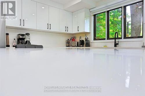 357 Britannia Road, Huntsville, ON - Indoor Photo Showing Kitchen