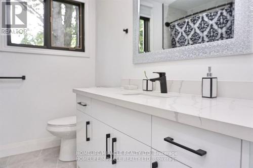 357 Britannia Road, Huntsville, ON - Indoor Photo Showing Bathroom