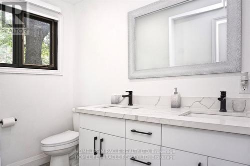 357 Britannia Road, Huntsville, ON - Indoor Photo Showing Bathroom