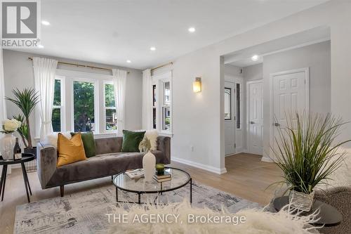 104 Fairholt Road S, Hamilton, ON - Indoor Photo Showing Living Room