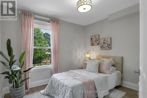 104 Fairholt Road S, Hamilton, ON - Indoor Photo Showing Bedroom