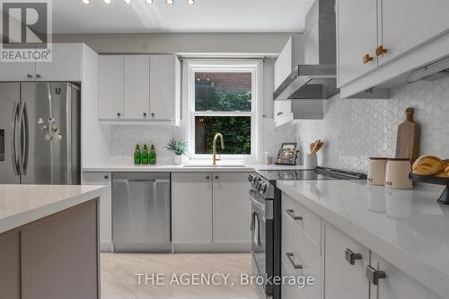 104 Fairholt Road S, Hamilton, ON - Indoor Photo Showing Kitchen With Upgraded Kitchen